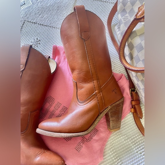 Frye Shoes - FRYE | Chestnut Heeled Boots